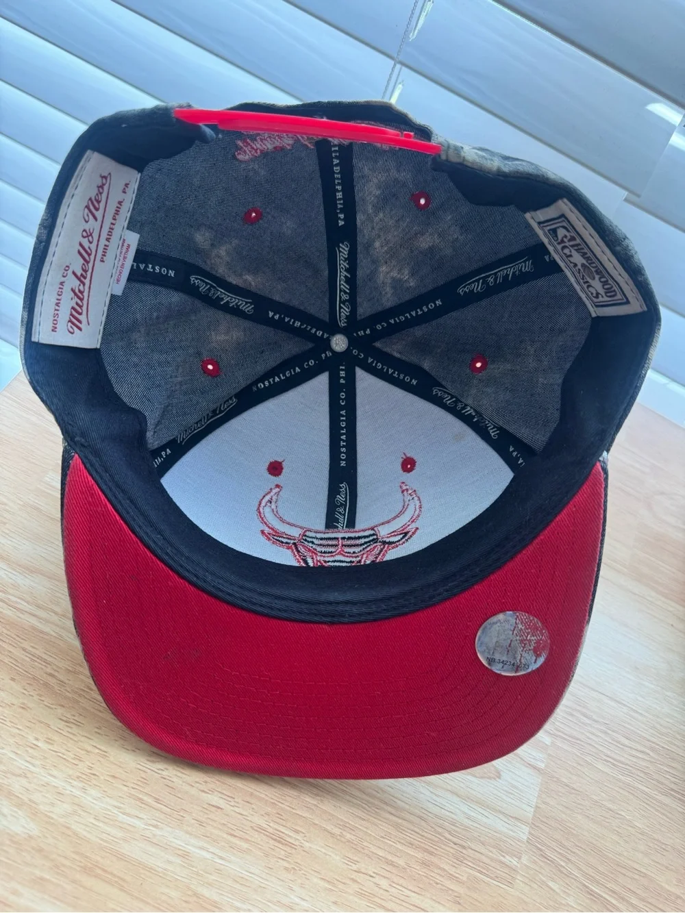 Mitchell & Ness Black and Red Embroidered Logo Snapback cap